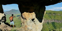 randonnee de mushroom rock dans le drakensberg en afrique du sud