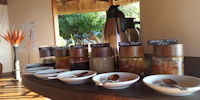 presentation petit dejeuner a un lodge de charme au mozambique